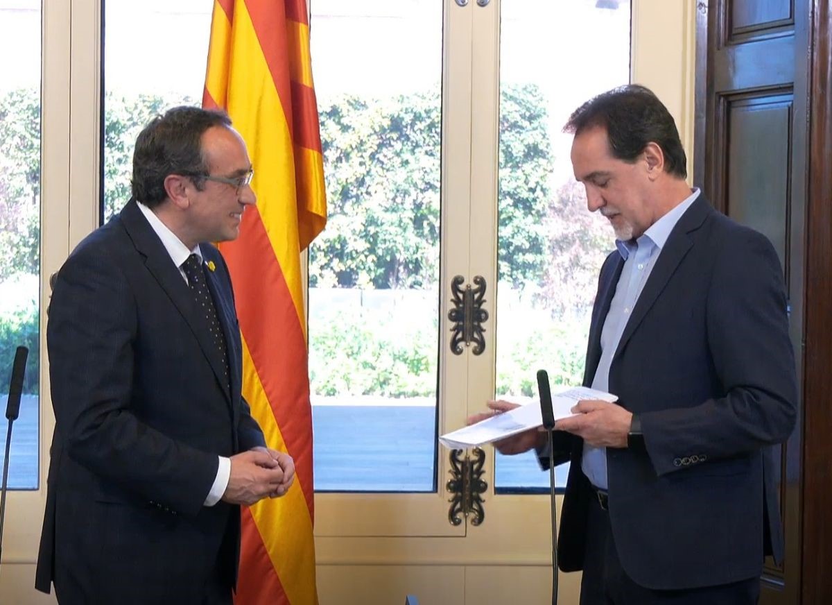 Josep Rull y Enric Botí después de firmar un convenio para la accesibilidad del Parlament Josep Rull y Enric Botí después de firmar un convenio para la accesibilidad del Parlament