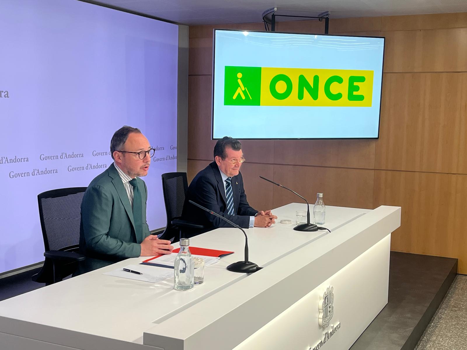Xavier Espot y Ángel Sánchez, durante la presentación de los acuerdos