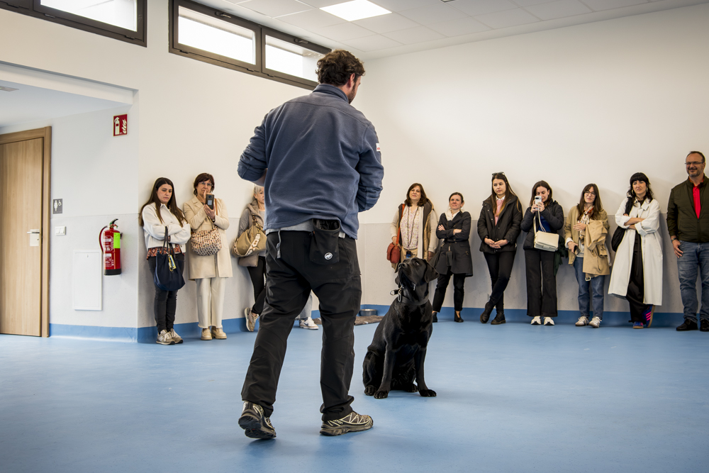 Un momento de la demostración a la delegación en las nuevas instalaciones de la FOPG