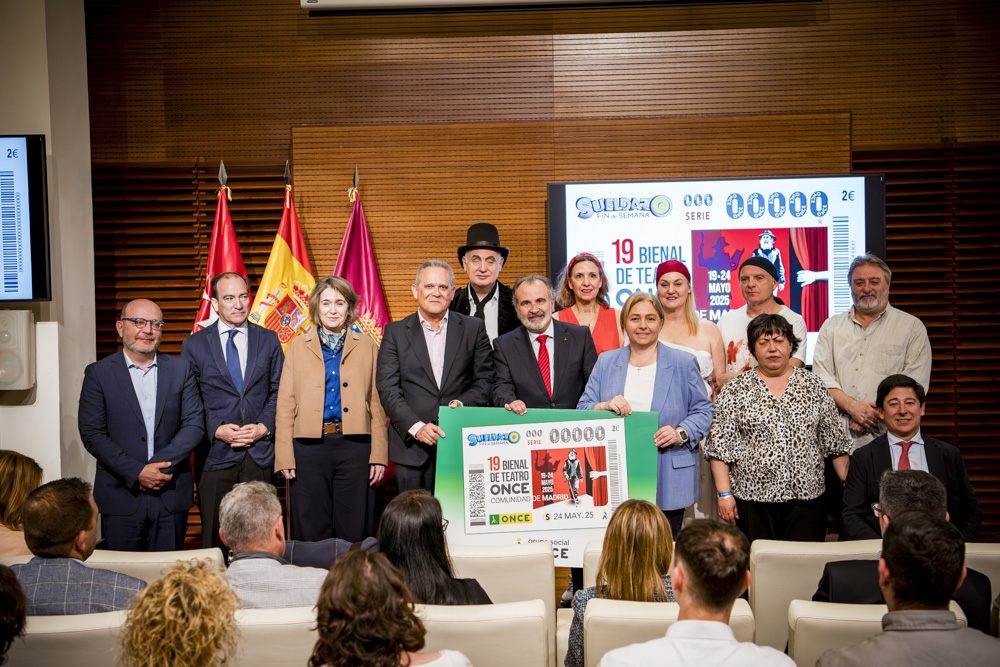 Foto de familia en el Ayuntamiento de Madrid