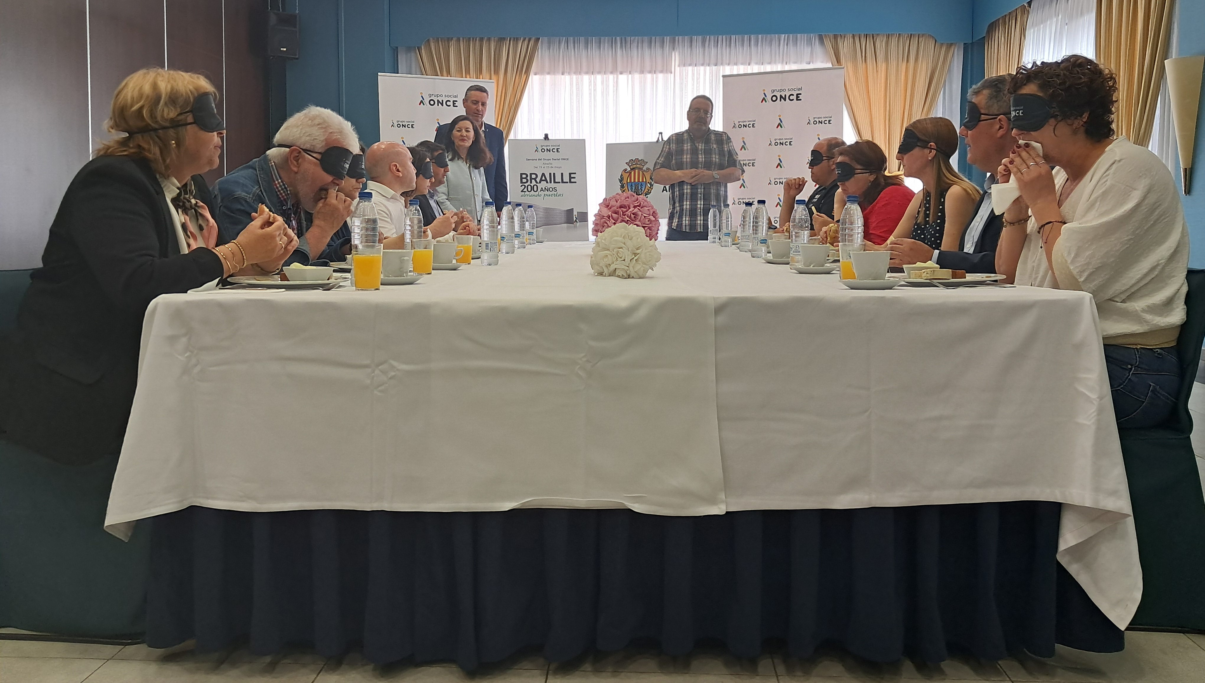 Imagen del desayuno a ciegas de la Semana de la ONCE en Aragón