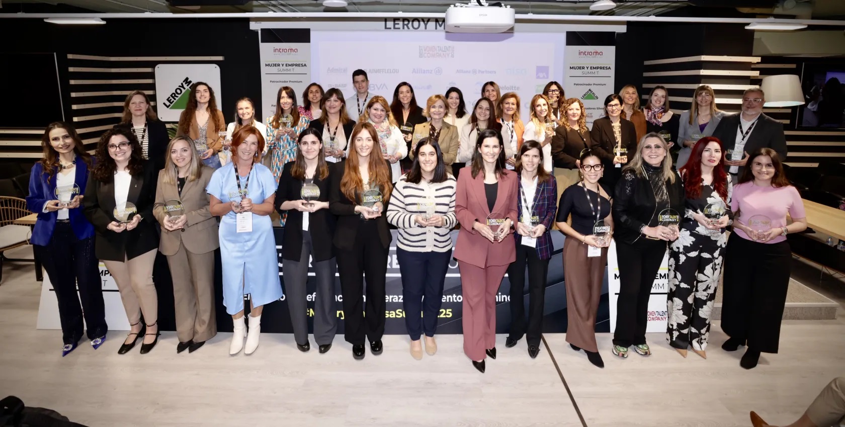Fotografía de familia ILUNION Best Women Talent Company