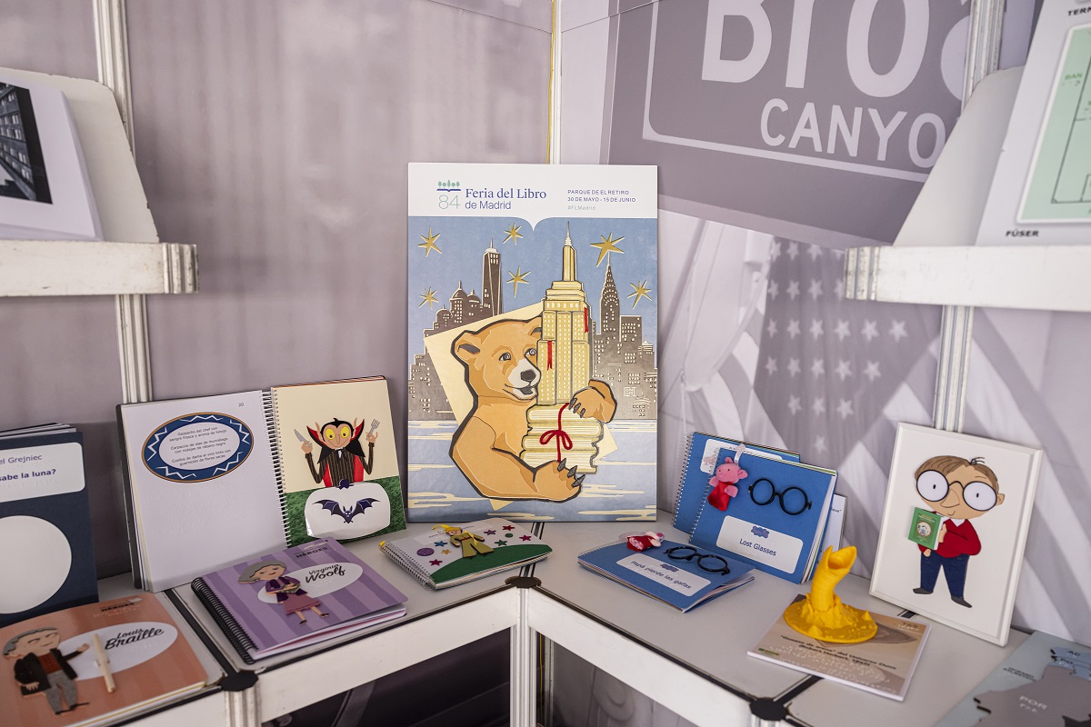 Detalle de los libros adaptados que contiene el estand