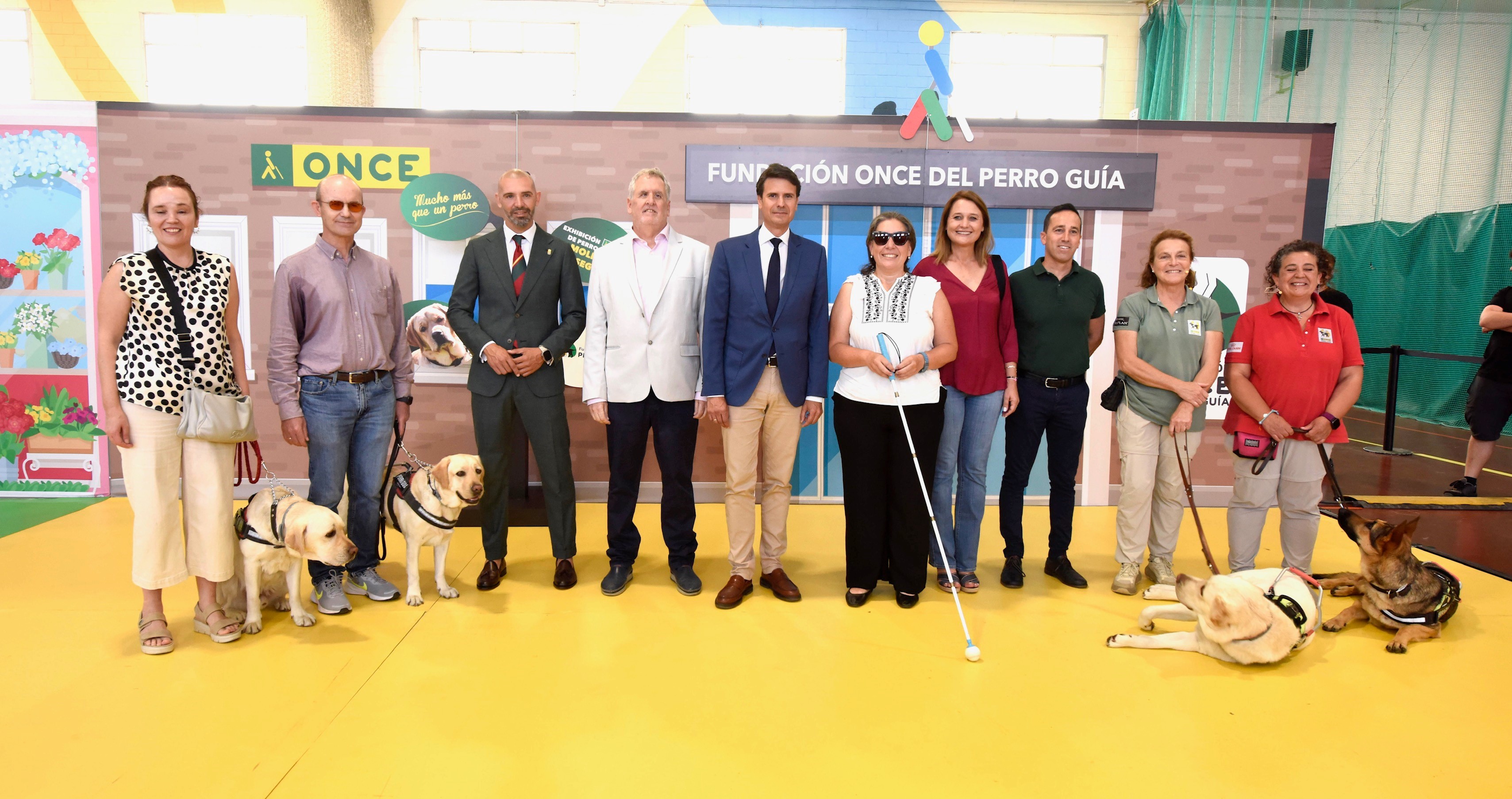 Foto de familia de los participantes en la exhibición de Murcia
