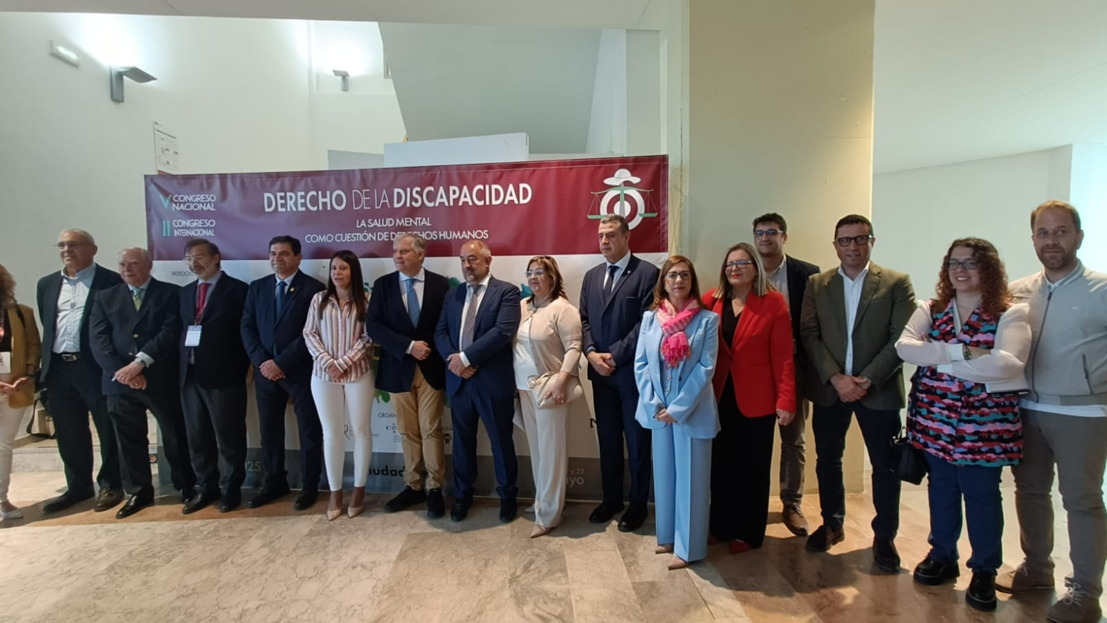 Foto de familia de los especialistas participantes en el Congreso de Derecho y Discapacidad