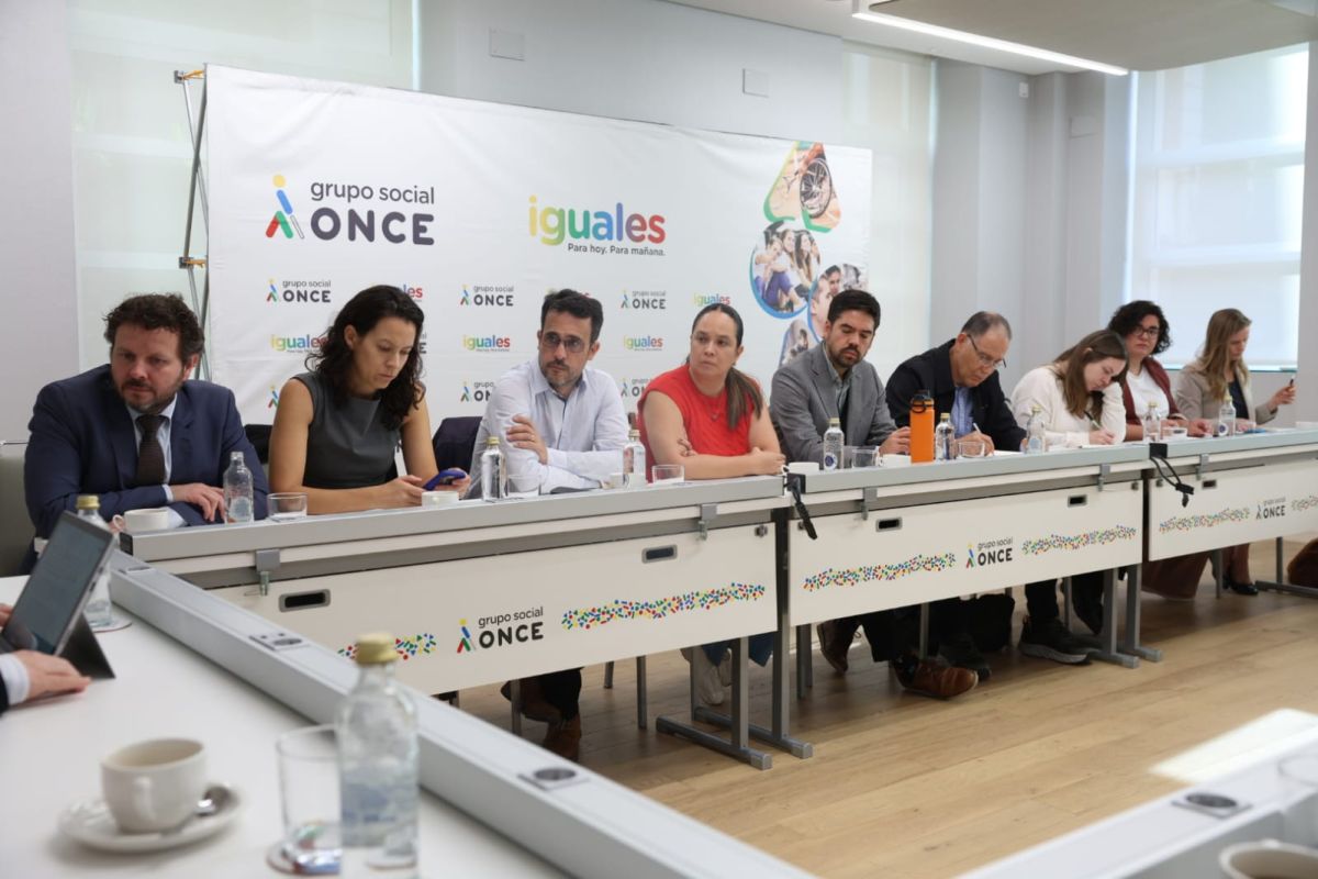 Momento de la reunión con el Banco Mundial en el Consejo General de la ONCE