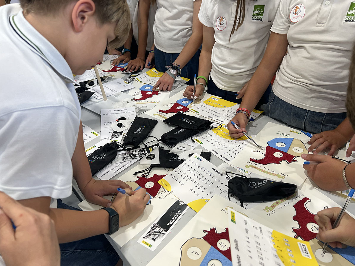 Los chavales del colegio Tres Olivos en las actividades