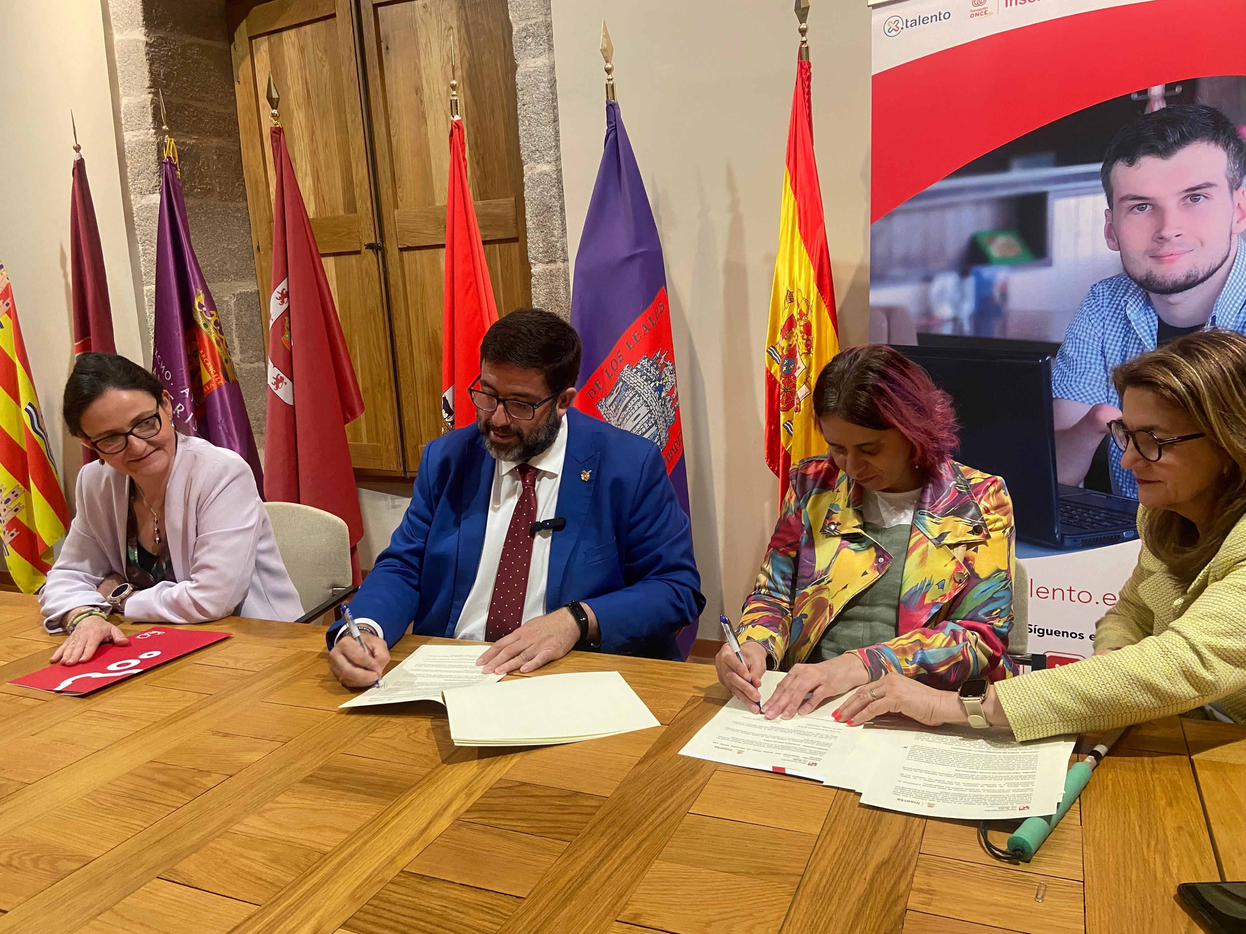 Momento de la firma del acuerdo en Ávila Momento de la firma del acuerdo en Ávila