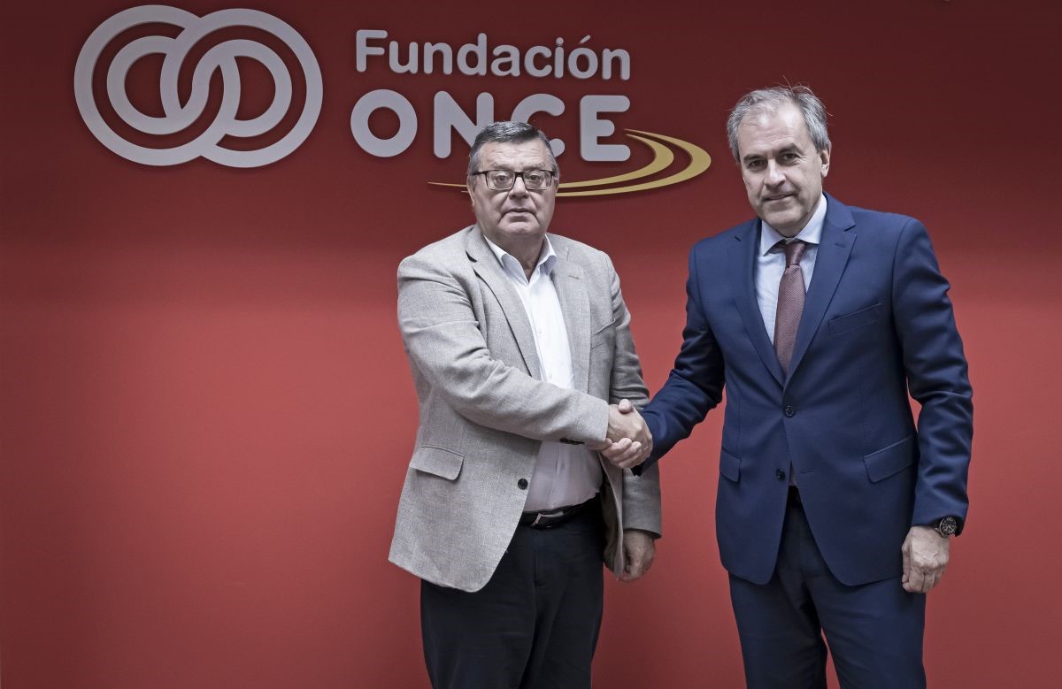 José Luis Martínez Donoso y Miguel Ángel Benzal, tras la firma del convenio | Foto de Fundación ONCE