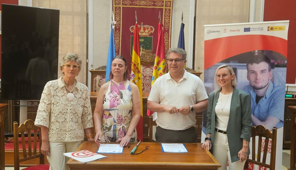 La directora de Inserta Empleo en Castilla-La Mancha, Elena Ribas; Virginia Carcedo, Manuel Serena y la concejala de Servicios Sociales, Myriam Maestre | Foto de Inserta Empleo La directora de Inserta Empleo en Castilla-La Mancha, Elena Ribas; Virginia Carcedo, Manuel Serena y la concejala de Servicios Sociales, Myriam Maestre | Foto de Inserta Empleo