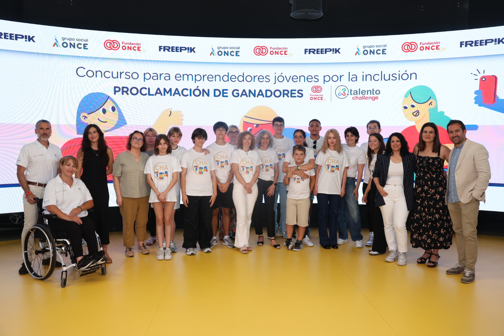 Foto de familia de los ganadores del concurso X Talento Challenge Foto de familia de los ganadores del concurso X Talento Challenge
