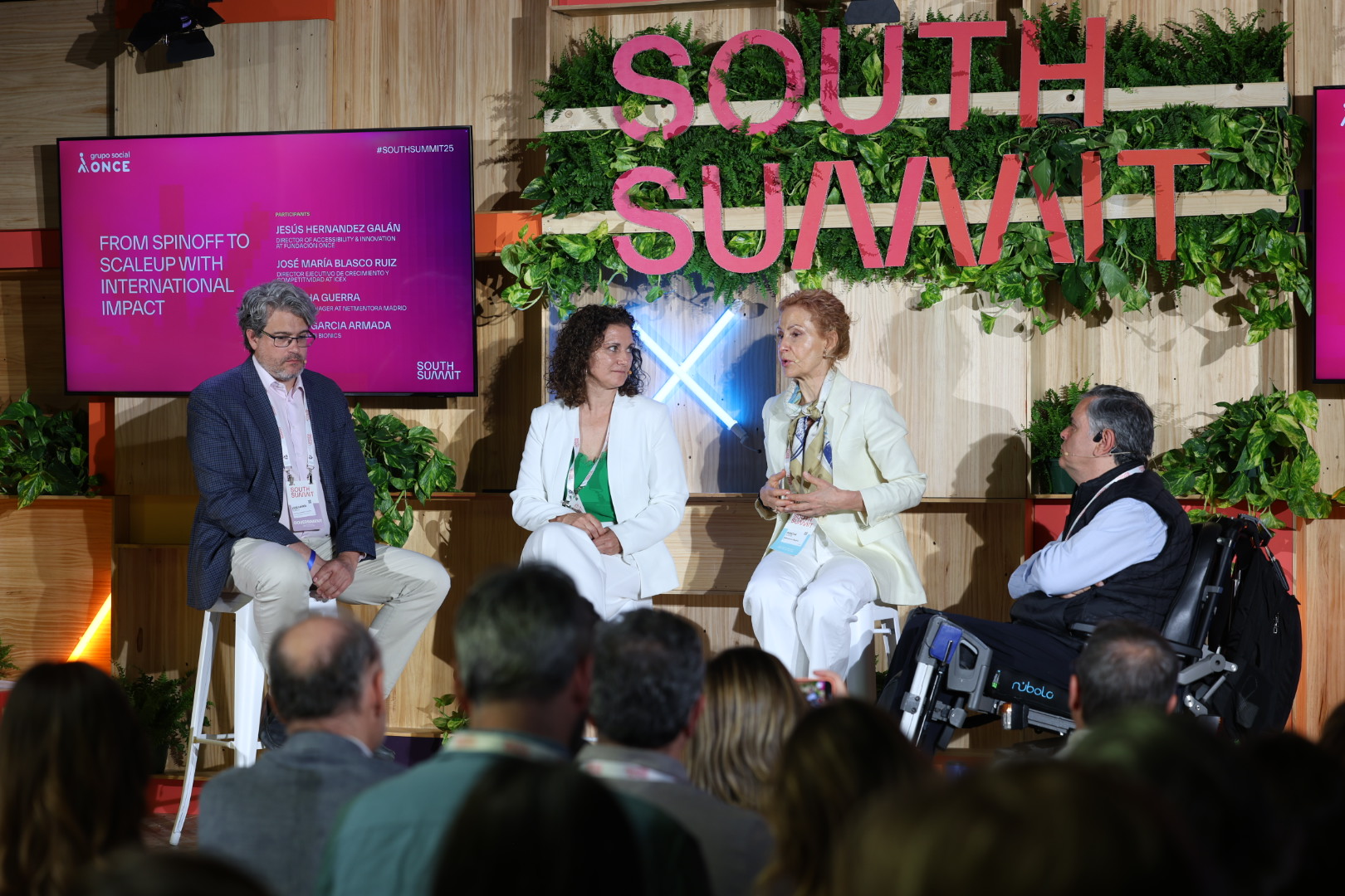 Mesa participada por Jesús Hernández