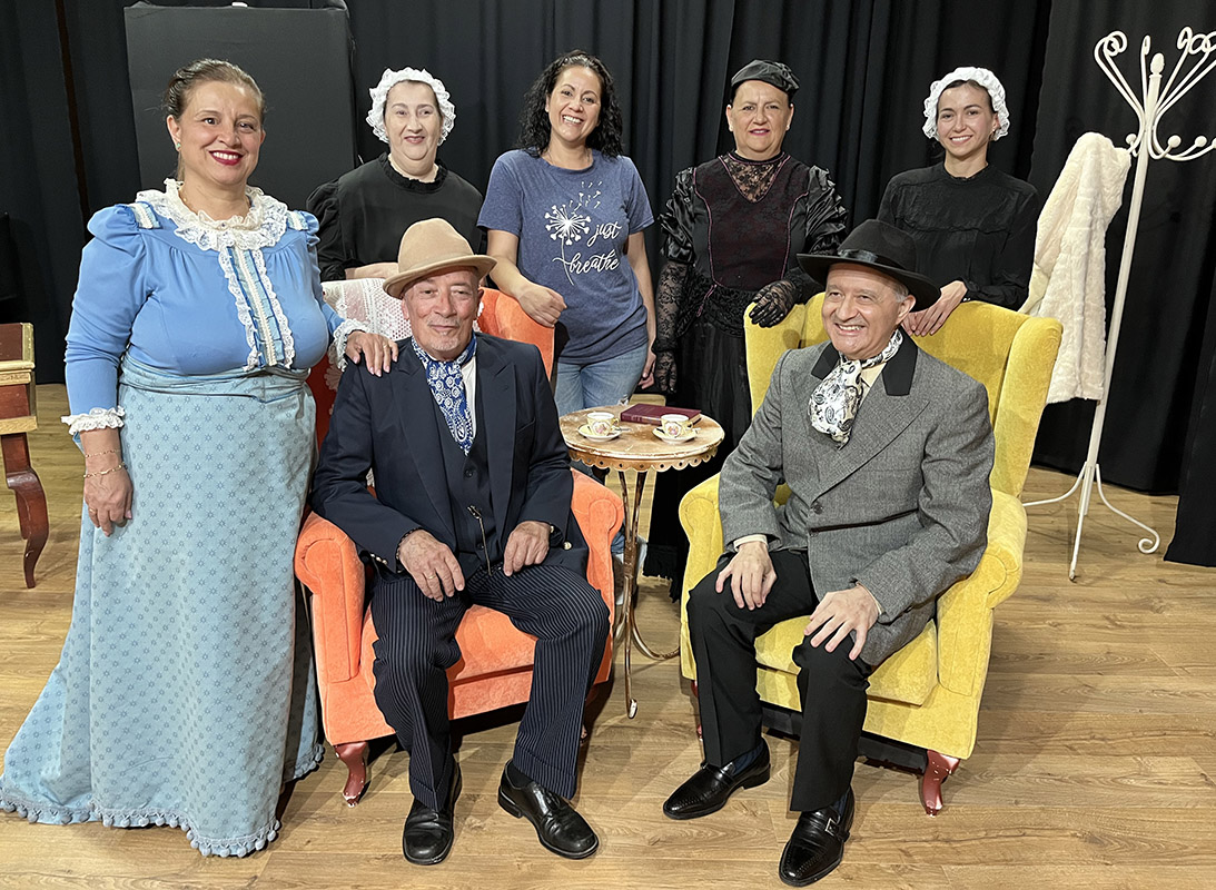 Gema Murgado posa con el grupo Gema Murgado posa con el grupo