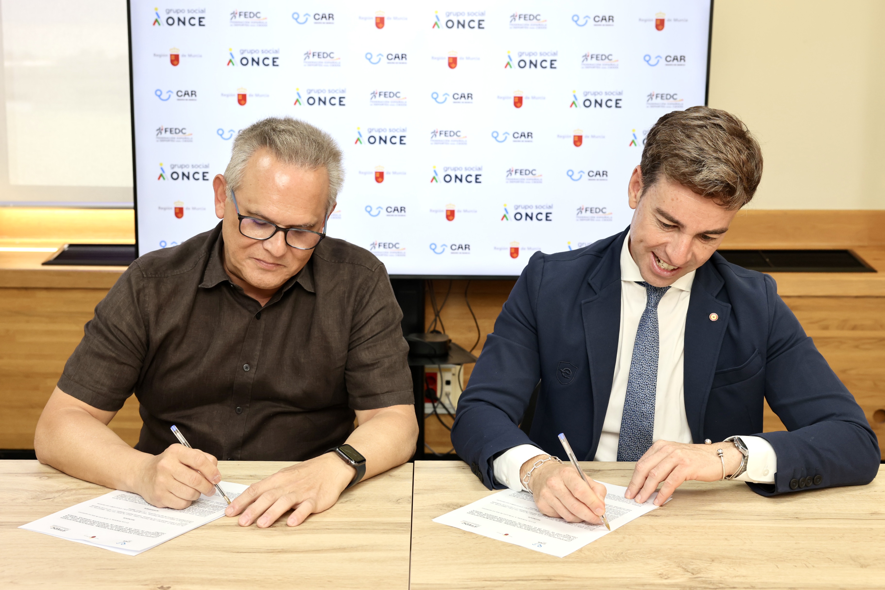 Ángel Luis Gómez y Francisco Javier Sánchez firman el acuerdo