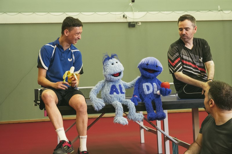 Mascotas de ALDI junto a deportistas con discapacidad Mascotas de ALDI junto a deportistas con discapacidad