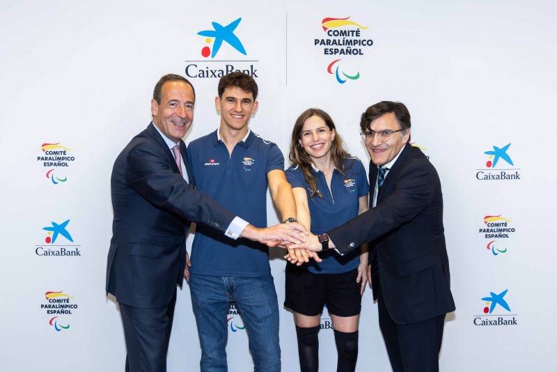 Foto de familia del acto de patrocinio de CaixaBank con el CPE