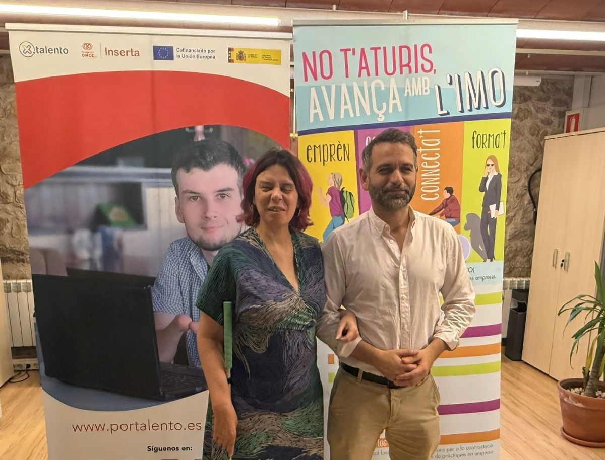 Xavier Blanco y Virginia Carcedo, tras la firma | Foto de Inserta Empleo