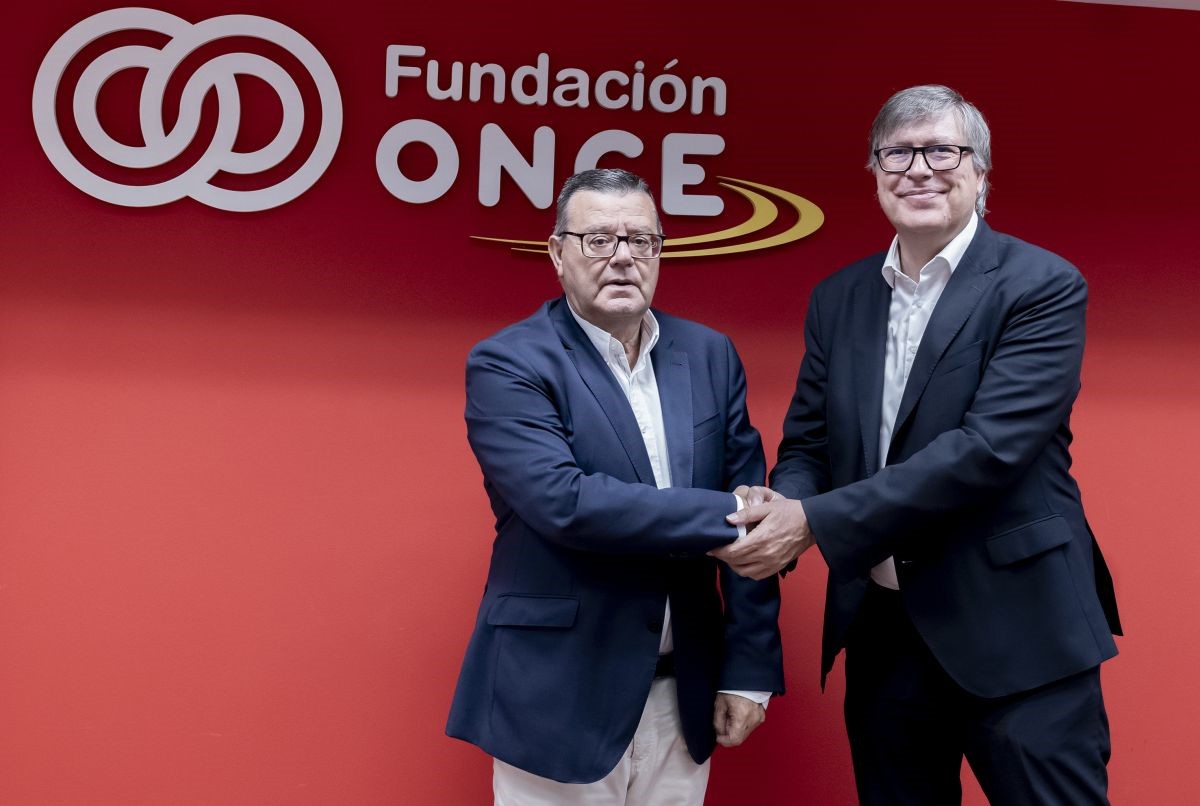 El director general de Fundación ONCE y el consejero delegado de Aquona, Aquara, Viaqua, Asturagua y Aquarbe | Foto de Fundacion ONCE El director general de Fundación ONCE y el consejero delegado de Aquona, Aquara, Viaqua, Asturagua y Aquarbe | Foto de Fundacion ONCE