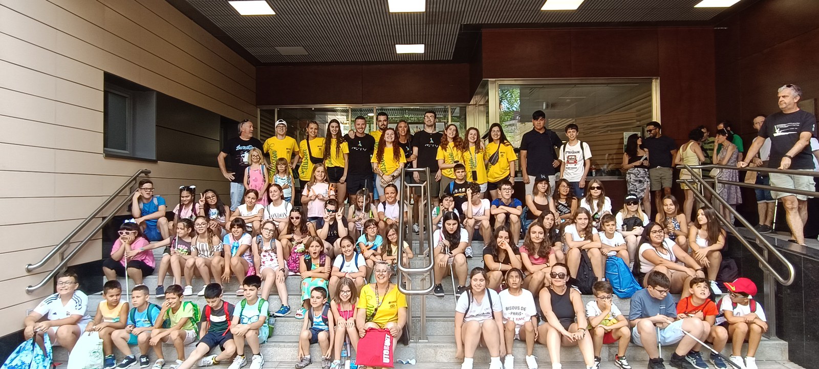 Participantes en el campamento de Madrid momentos antes de la salida
