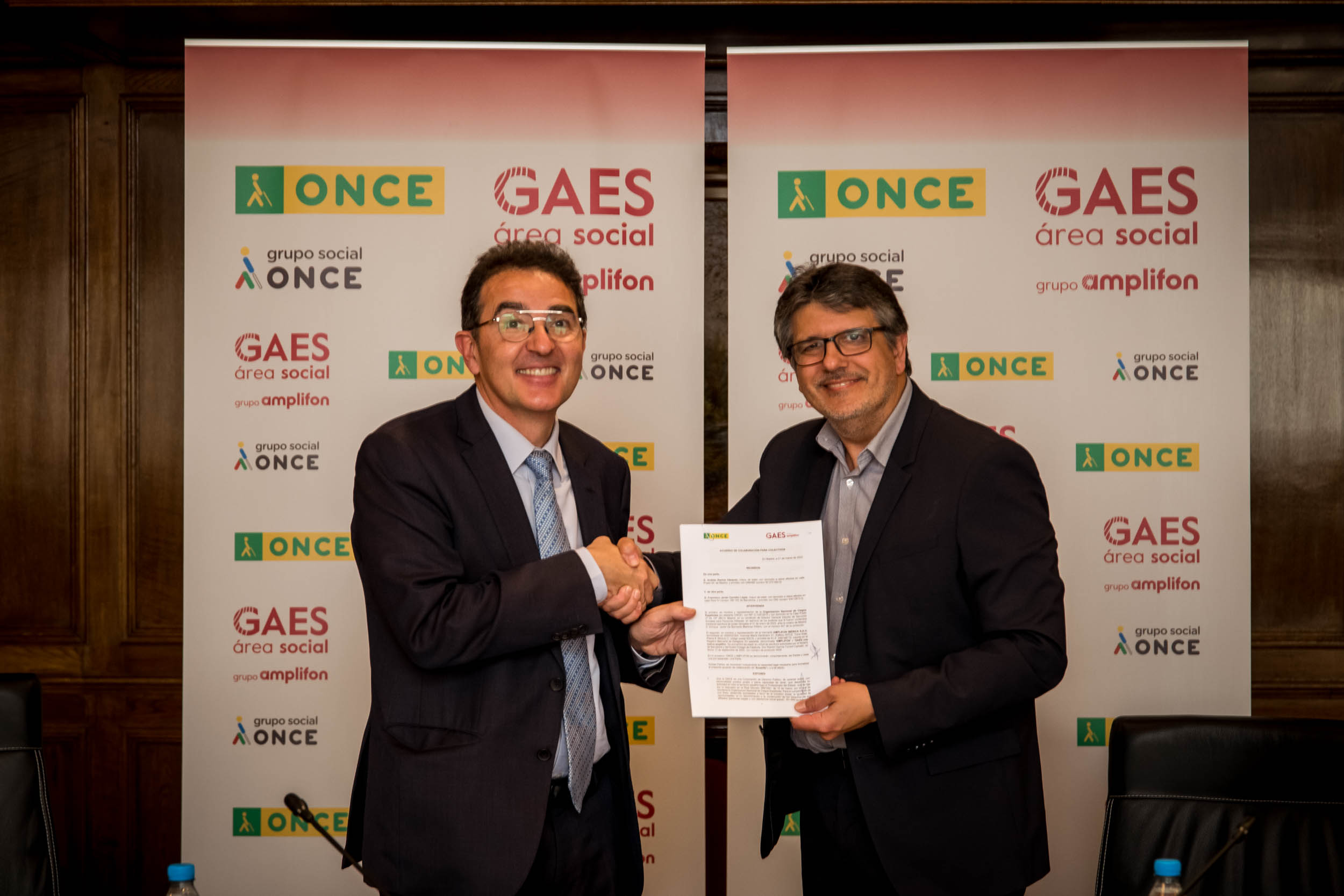 Andrés Ramos y Francesc Carreño en la firma del acuerdo en 2023