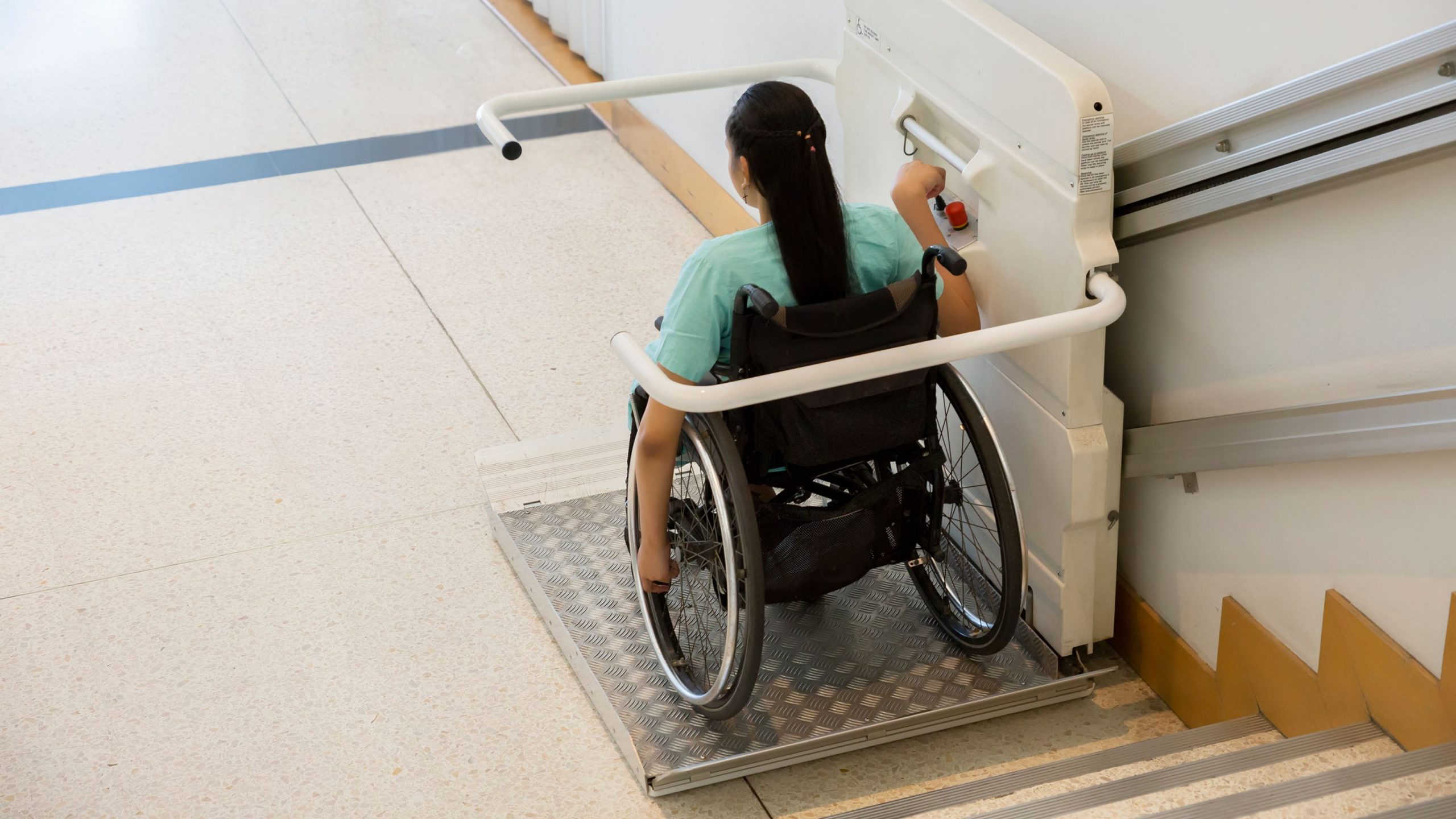 Elevador de escalera para personas en silla de ruedas