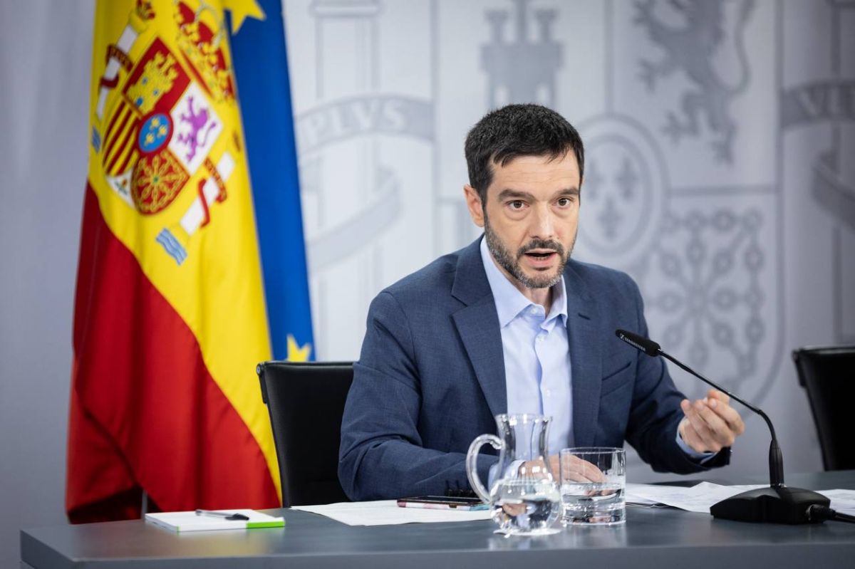 El ministro Bustinduy durante la rueda de prensa tras el consejo de ministros