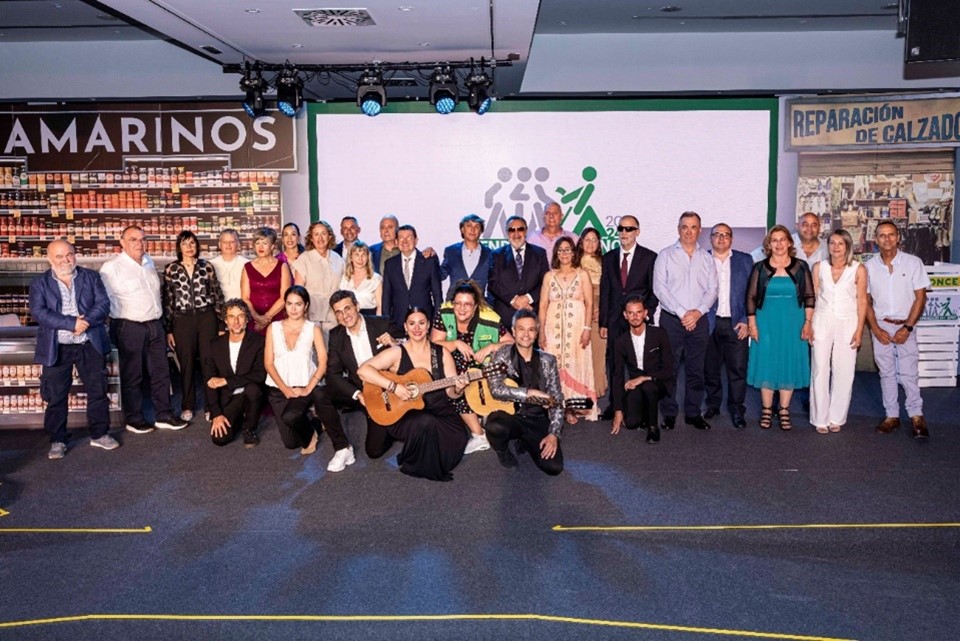 Foto de familia de los galardonados en 2024 como mejores vendedores y vendedoras del año Foto de familia de los galardonados en 2024 como mejores vendedores y vendedoras del año