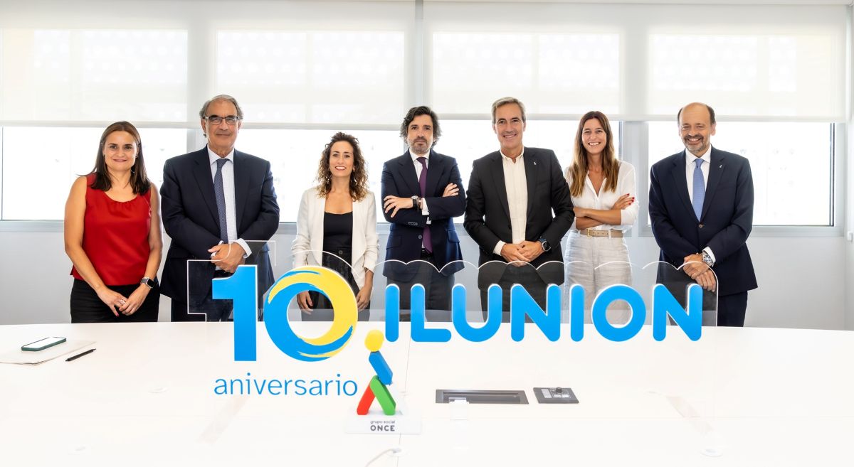 Foto de familia del acuerdo entre Gómez Acebo & Pombo con ILUNION