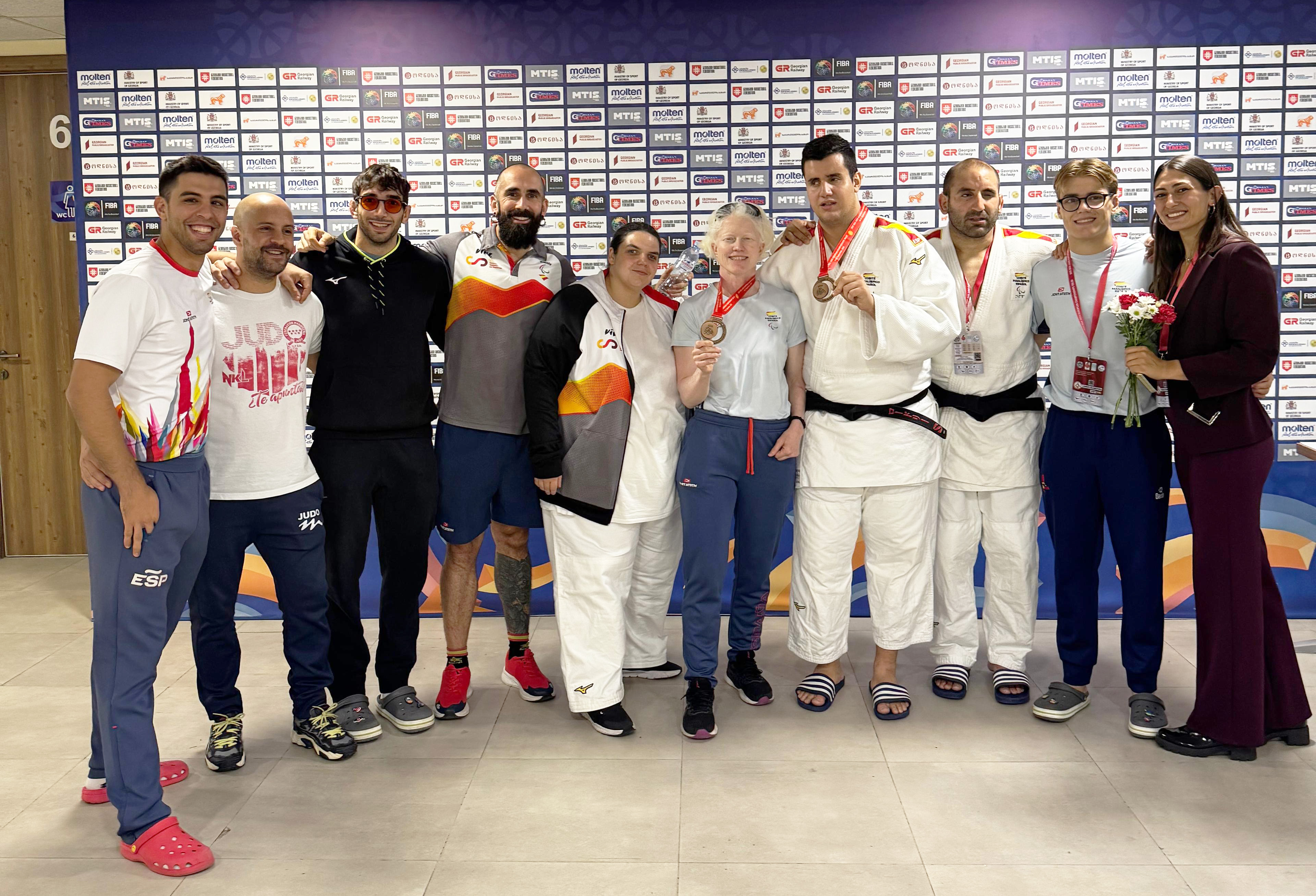 Equipo de Judo de Marta Arce y Rodrigo Suárez con sus medallas Equipo de Judo de Marta Arce y Rodrigo Suárez con sus medallas