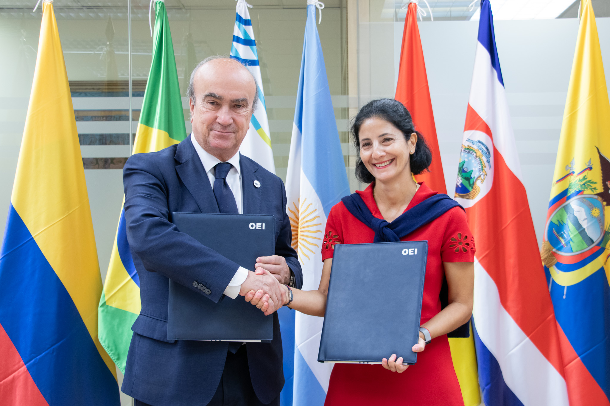 Mariano Jabonero y Estefanía Mirpuri