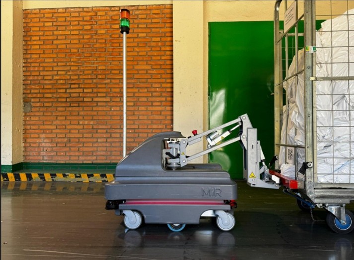 Uno de los robots de la UCP en funcionamiento Uno de los robots de la UCP en funcionamiento