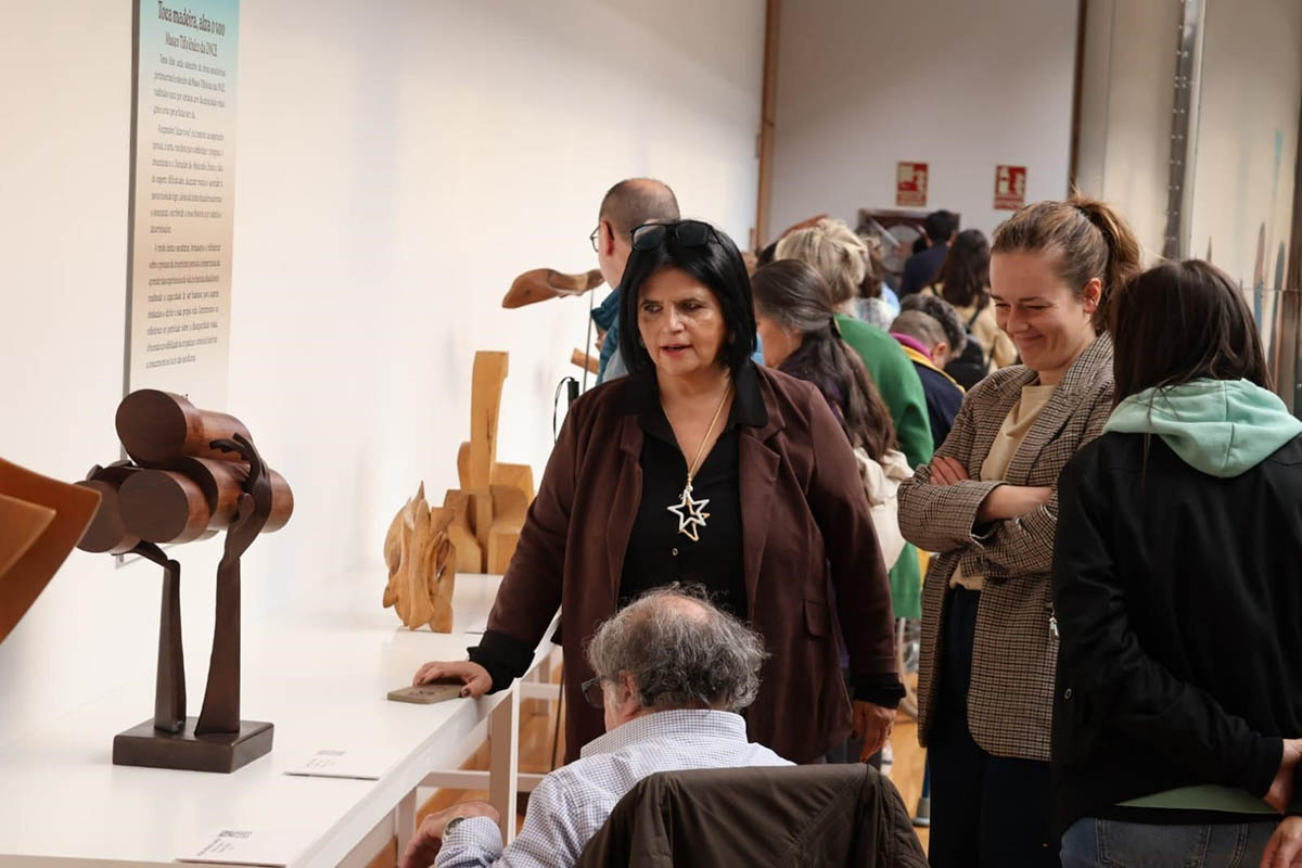 Los visitantes en un momento de la presentación de la exposición