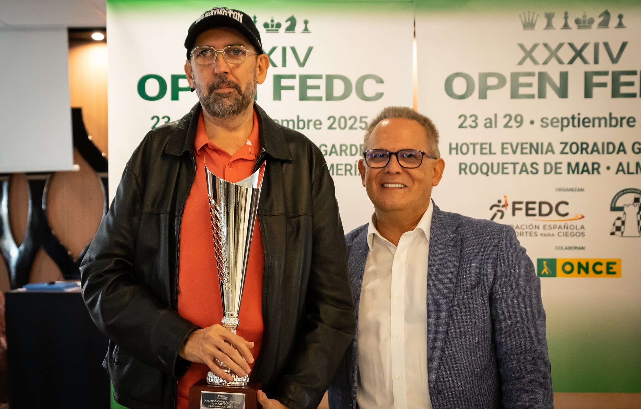 Zanoletty junto a Ángel Luis Gómez en la entrega de trofeos 