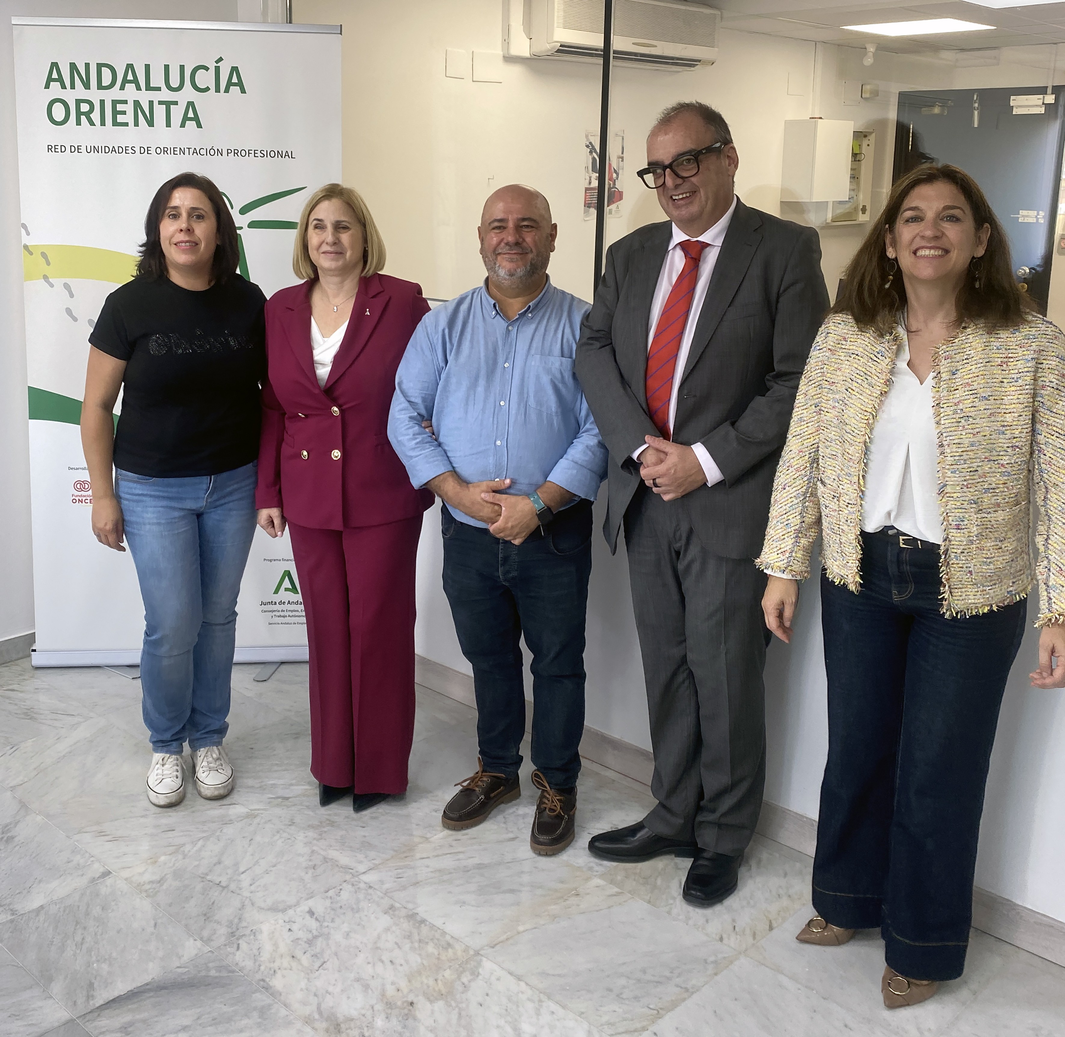 Participantes en la presentación de la nueva unidad de orientación de Inserta en Granada Participantes en la presentación de la nueva unidad de orientación de Inserta en Granada