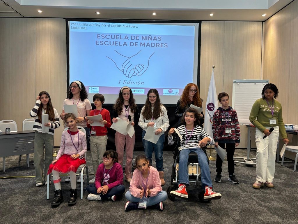 Niñas, niños y adolescentes del Consejo de Participación de Niñas y Adolescentes con Discapacidad de la Fundación CERMI Mujeres Niñas, niños y adolescentes del Consejo de Participación de Niñas y Adolescentes con Discapacidad de la Fundación CERMI Mujeres