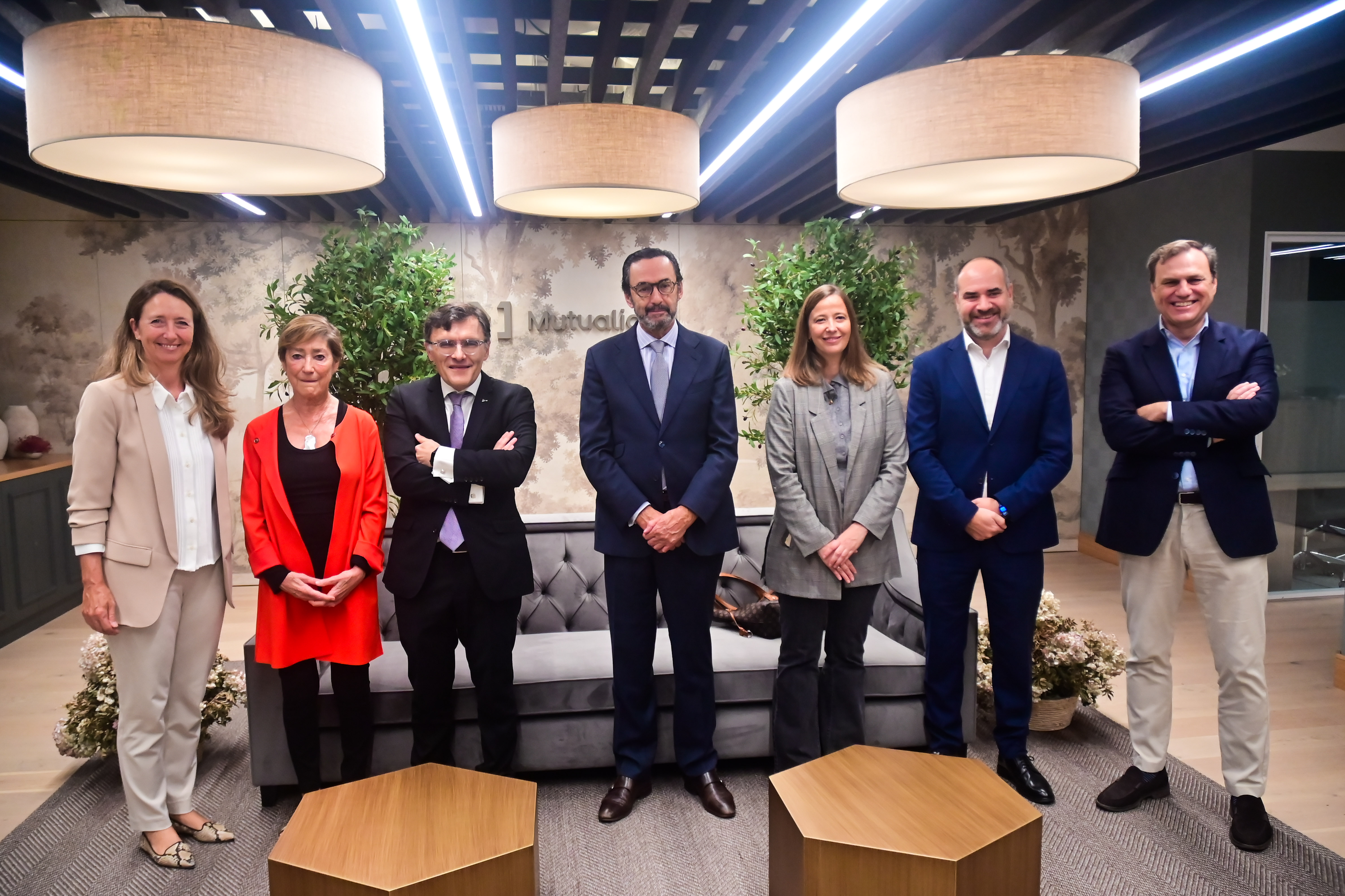 Foto de familia de los responsables de Fundación ONCE y Mutualidad