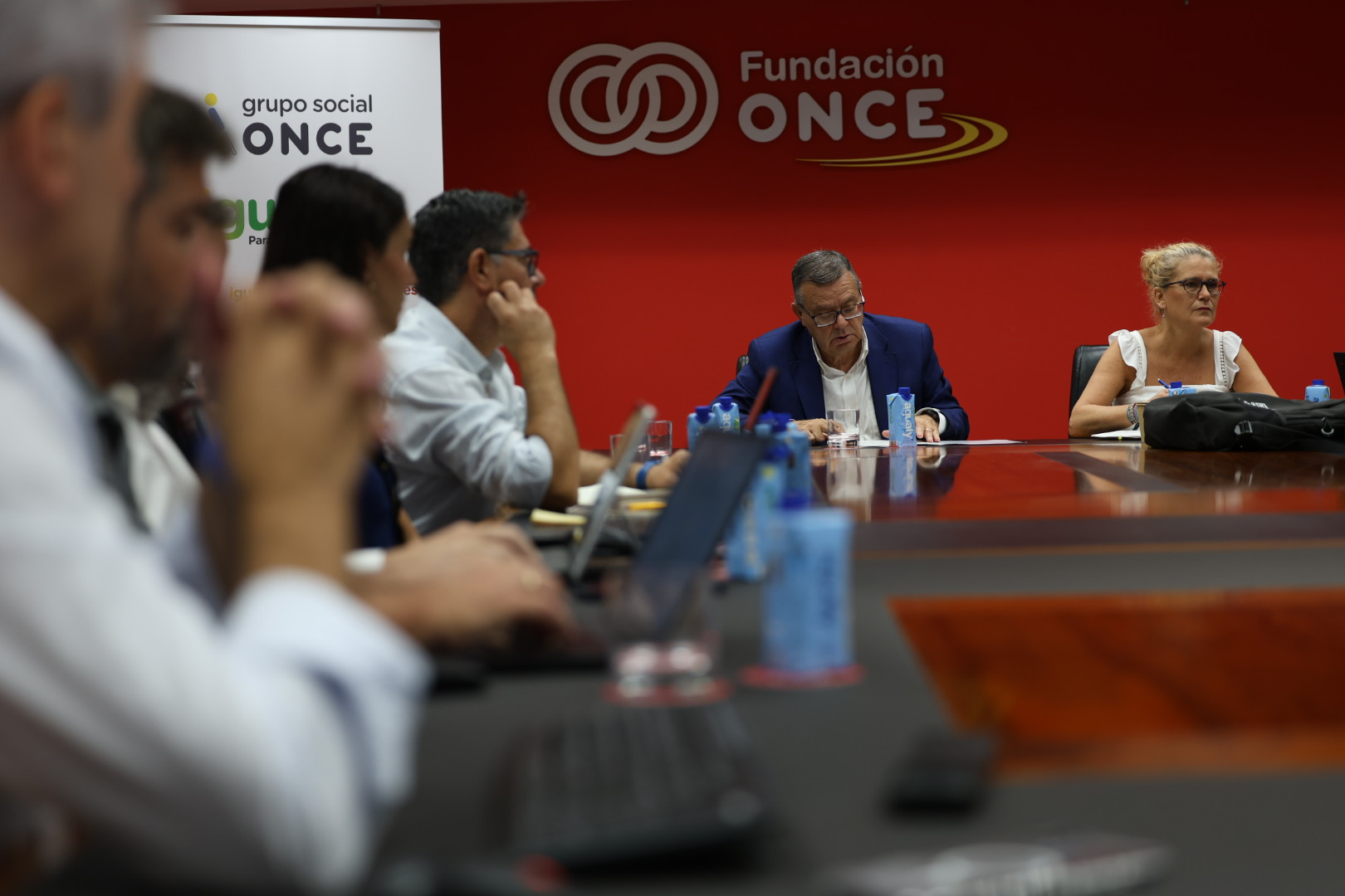 Un momento de la reunión para el lanzamiento de IncluvIA, con Martínez Donoso presidiendo la mesa