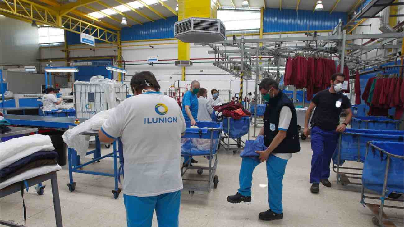 Interior de una de las lavanderías de ILUNION, centros especiales de empleo 