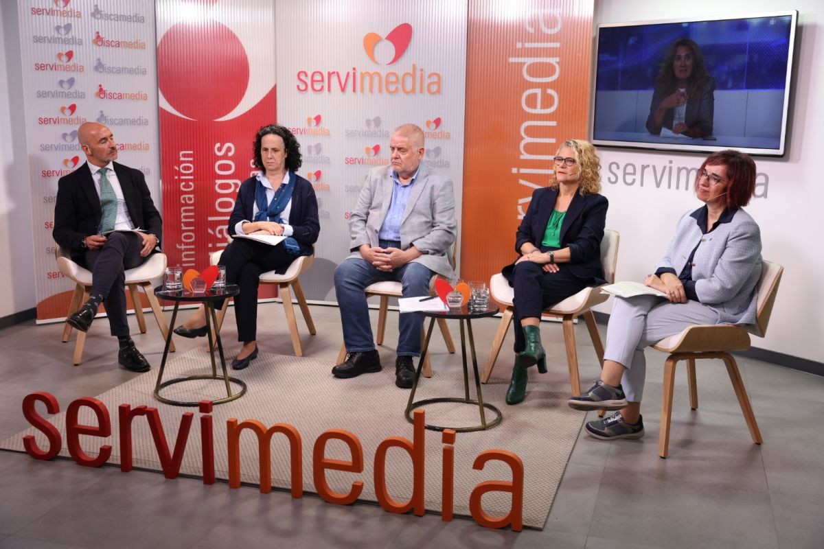 Celada, Peláez, Susías, Tussy y Villarino, durante el diálogo Foto de Servimedia/Jorge Villa