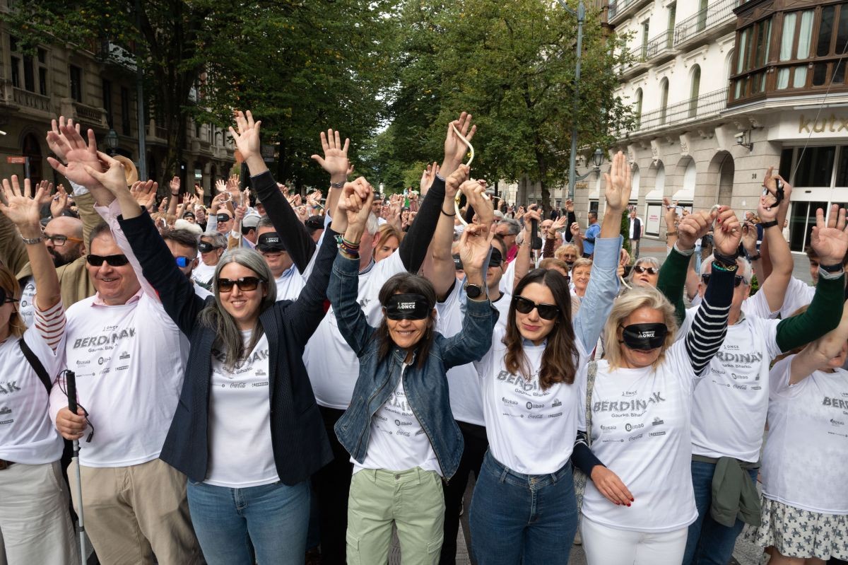 Participantes en una edición anteriores portando antifaces | Foto de Once Euskadi
