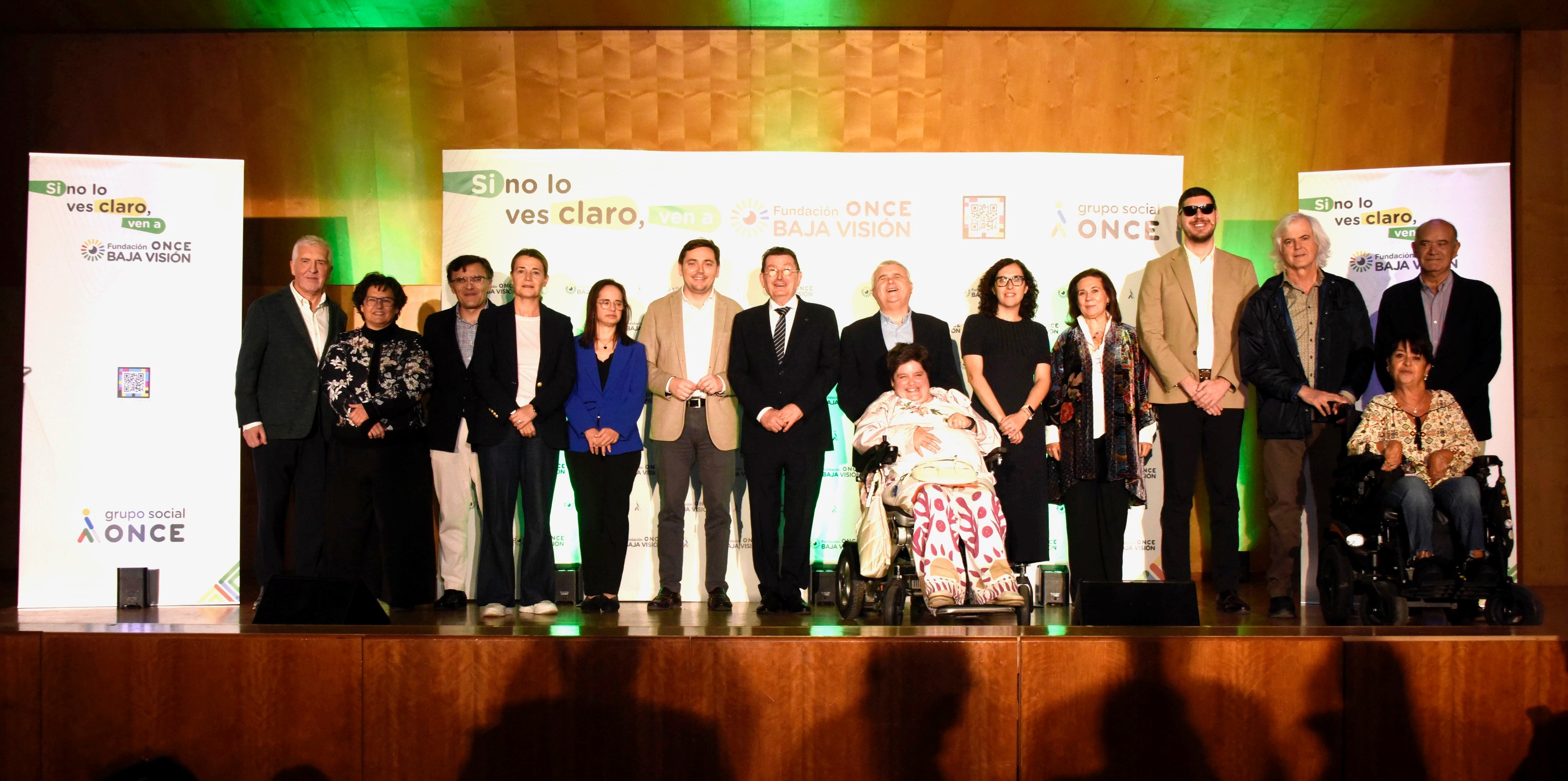Foto de familia de la presentación en Valencia de la Fundación ONCE Baja Visión