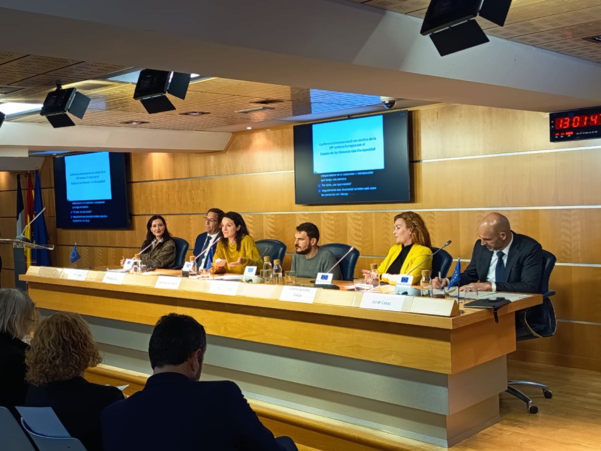 Participantes en la mesa 'Las empresas se comprometen con la inclusión' | Foto de Servimedia