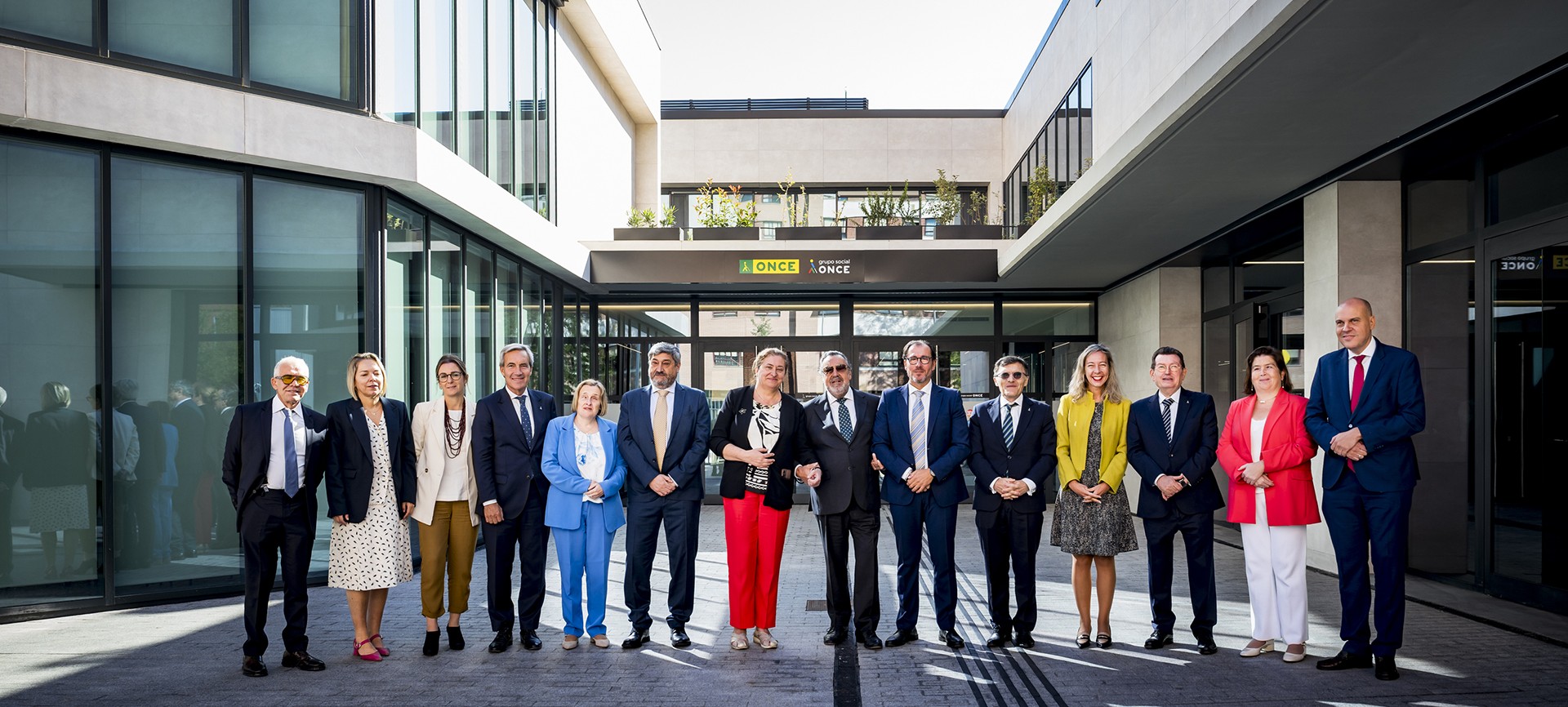 Ismael Pérez, sexto por la izda., entre Miguel Carballeda y Alberto Durán, y junto a todos los miembros del Consejo General de la ONCE en la celebración de Pleno del pasado mes de septiembre