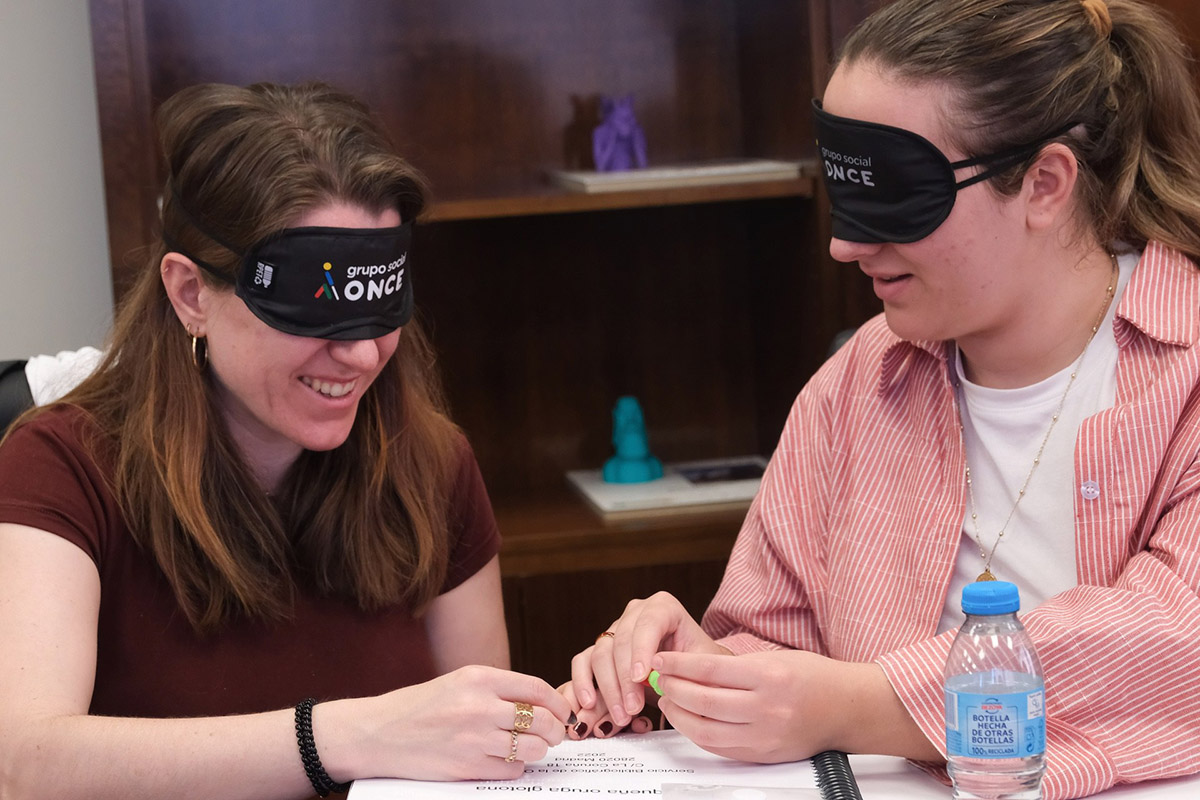 Dos de las participantes en la lectura a ciegas