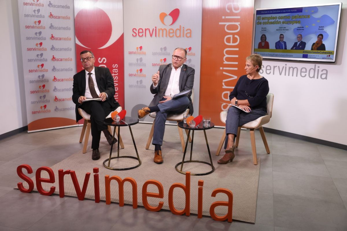 Los expertos participantes en el diálogo en Servimedia. De izda. a cha.   José Luis Martínez Donoso, Gerardo Gutiérrez e Isabel Rueda | Foto de Jorge Villa