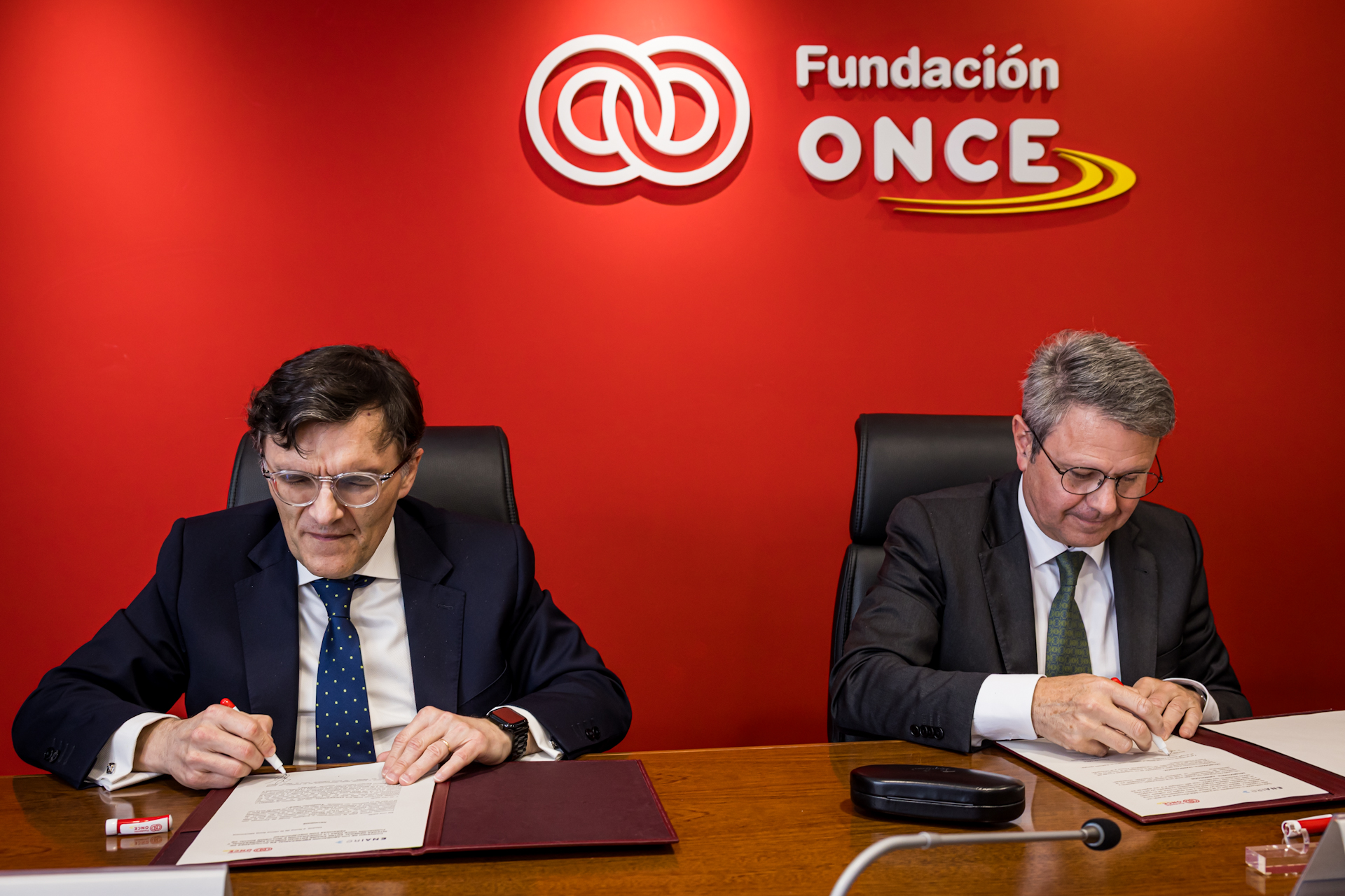Durán y Santano durante la firma del acuerdo