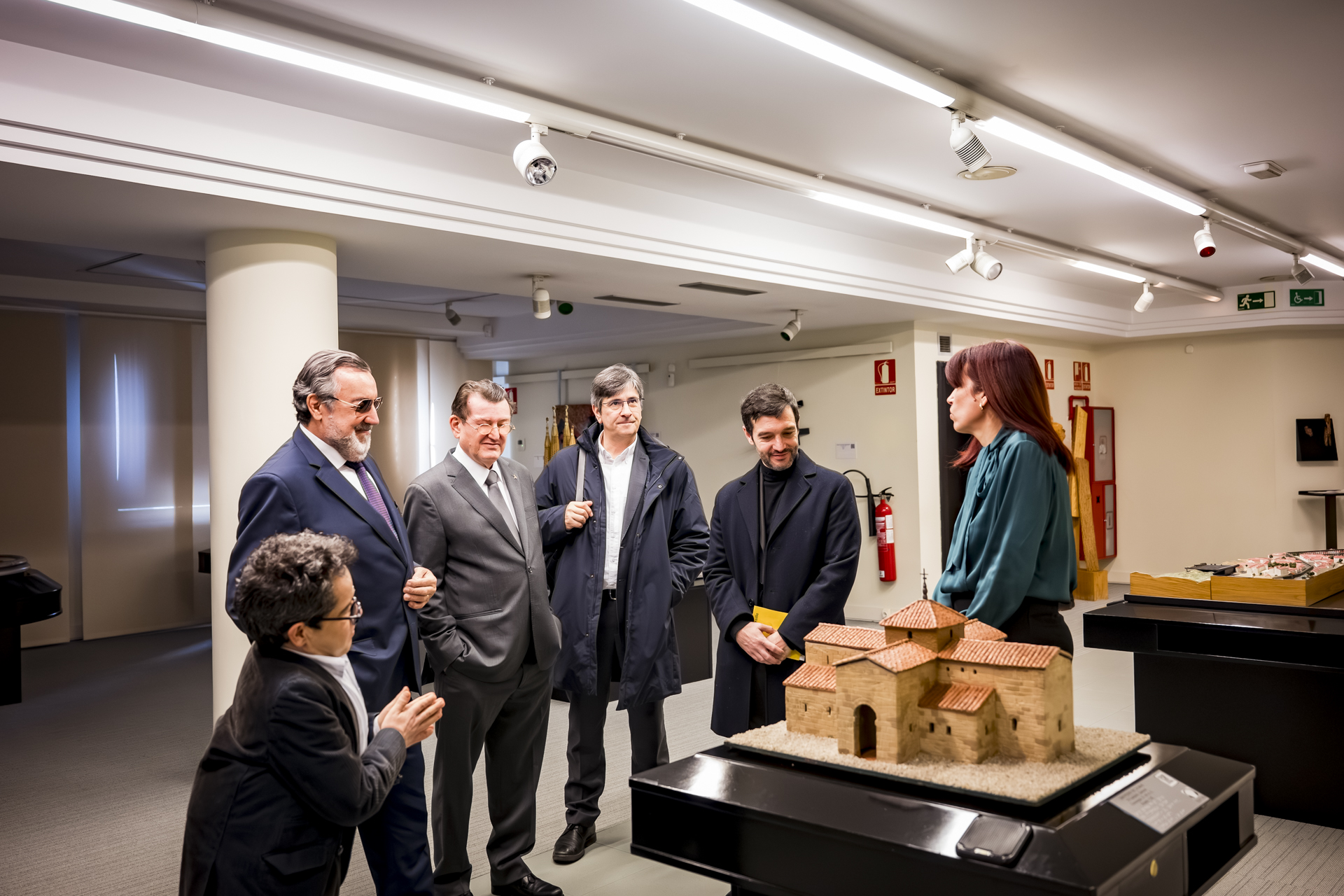 El ministro y los responsables de la ONCE y del ministerio durante la visita al Museo