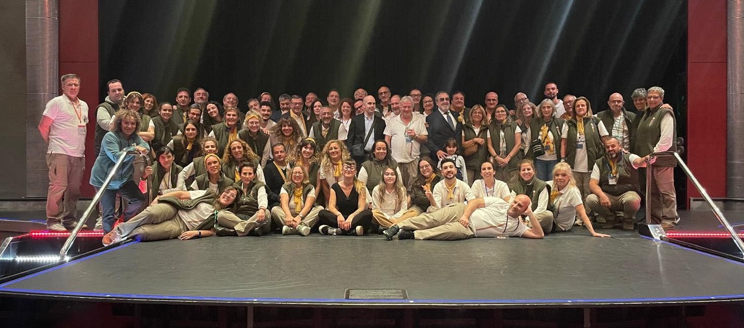 Foto de familia del grupo de apoyo junto a los responsables de UP