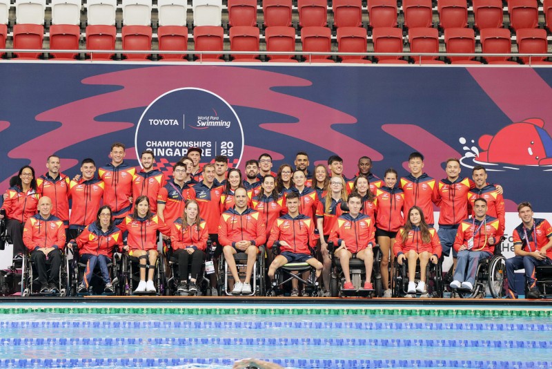 Equipo natación al completo en Singapur