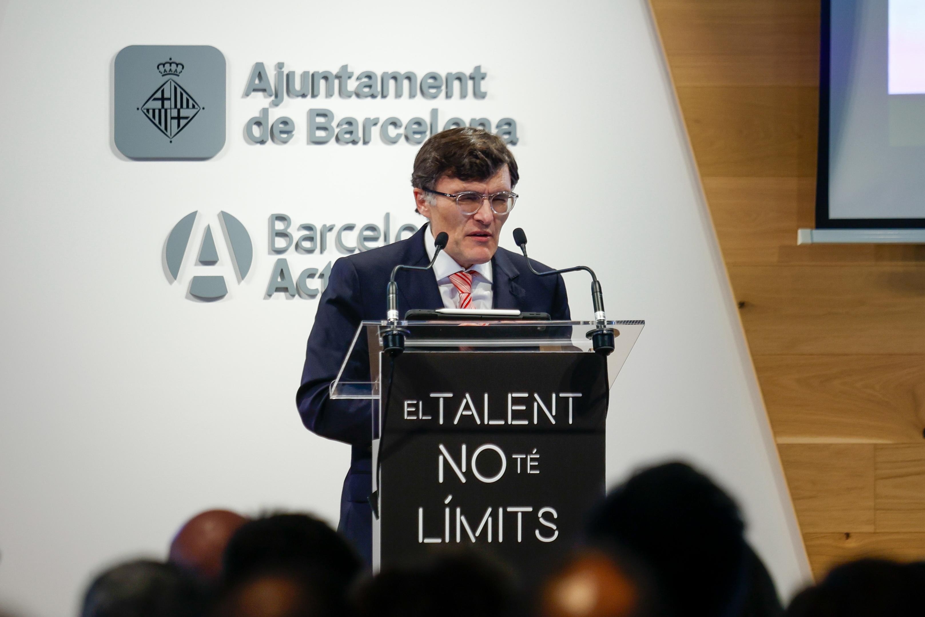Alberto Durán durante la inauguración del centro